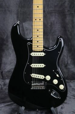 Electric 2018 Fender Player Stratocaster Limited Edition