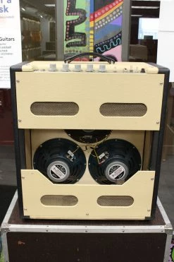 Empire Guitars Rickenbacker Supersonic B-16